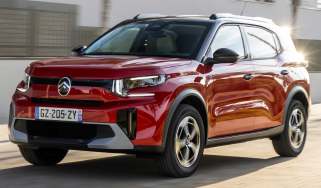 Citroen e-C3 Aircross Extended Range - front tracking